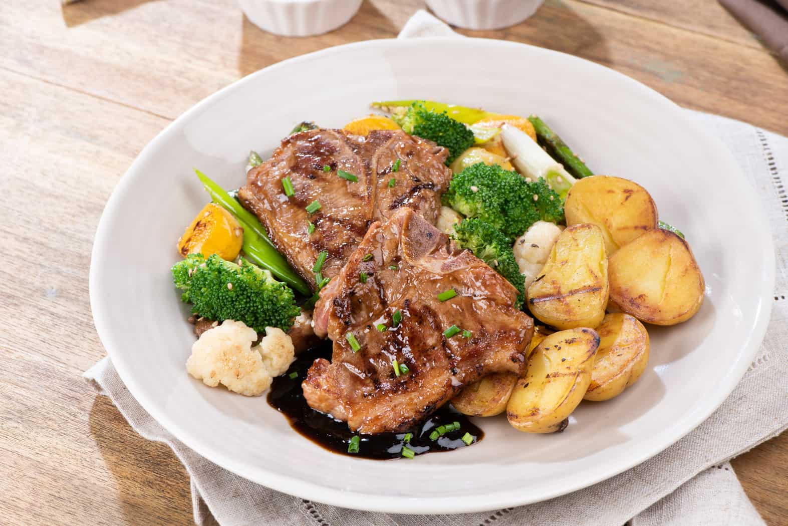 T bone de cordero en salsa teriyaki